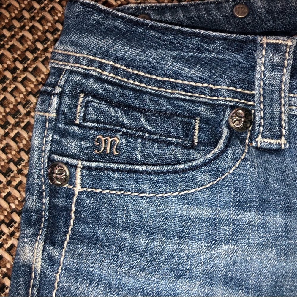Miss Me Cropped Capri Fleur de Lis Pocket Rhinestone Denim Jeans - Picture 7 of 10